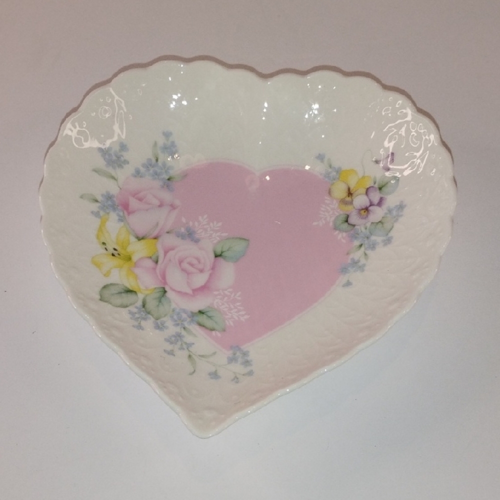 P-026 Vintage Mikasa Heart-Shaped Trinket Dish with Pastel Floral Accents